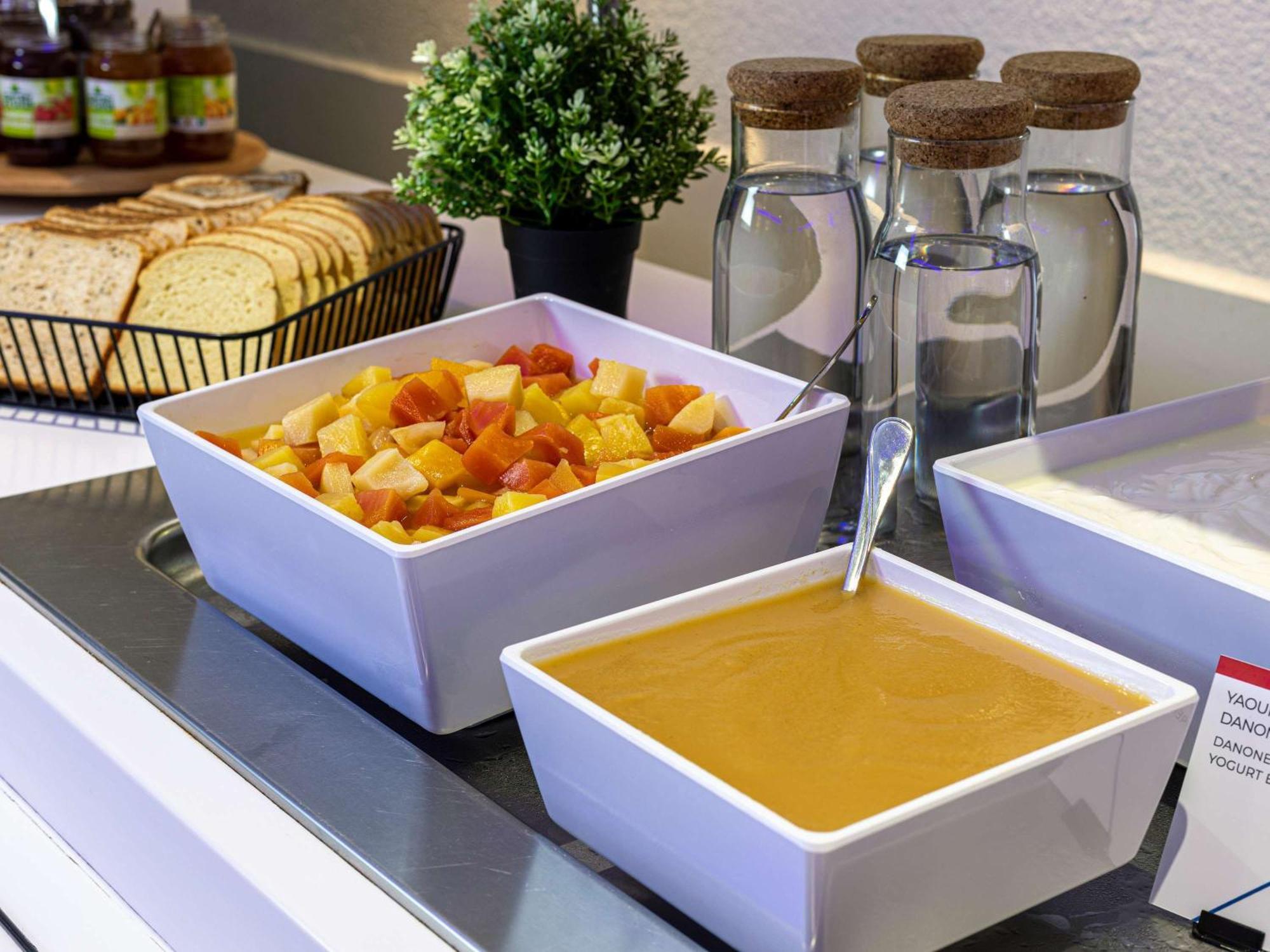 Ibis Budget Givet Bagian luar foto