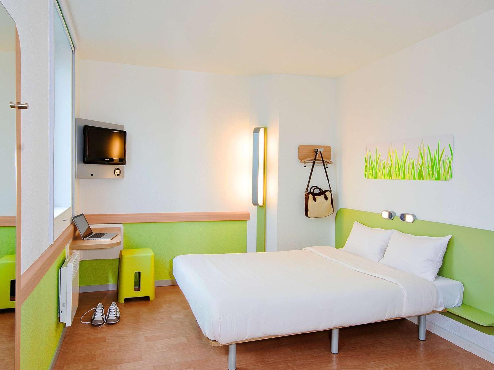 Ibis Budget Givet Bagian luar foto