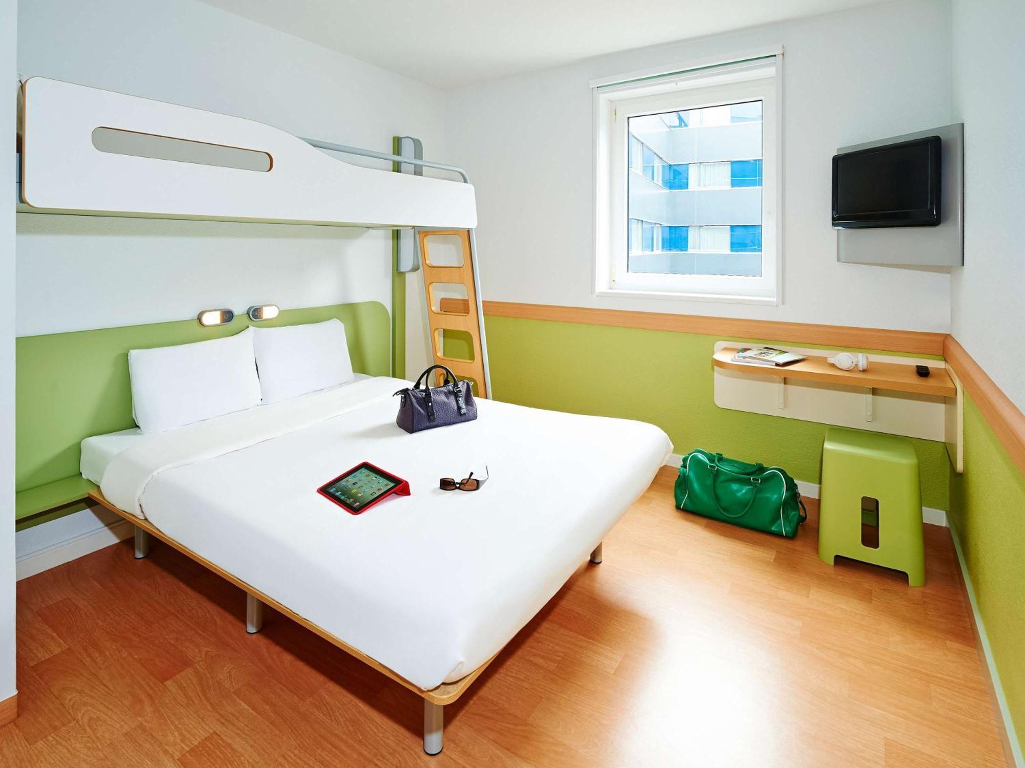 Ibis Budget Givet Bagian luar foto