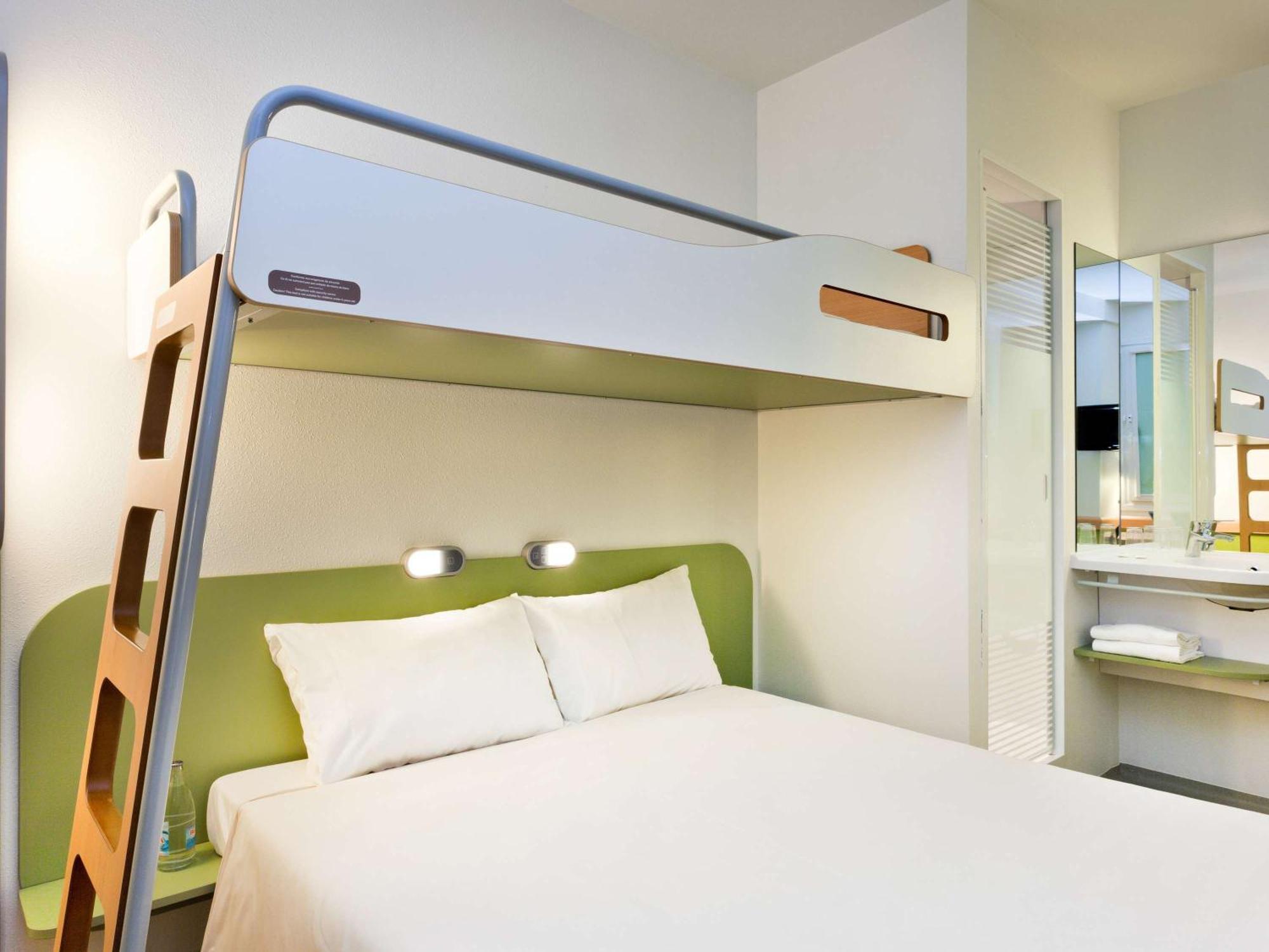 Ibis Budget Givet Bagian luar foto